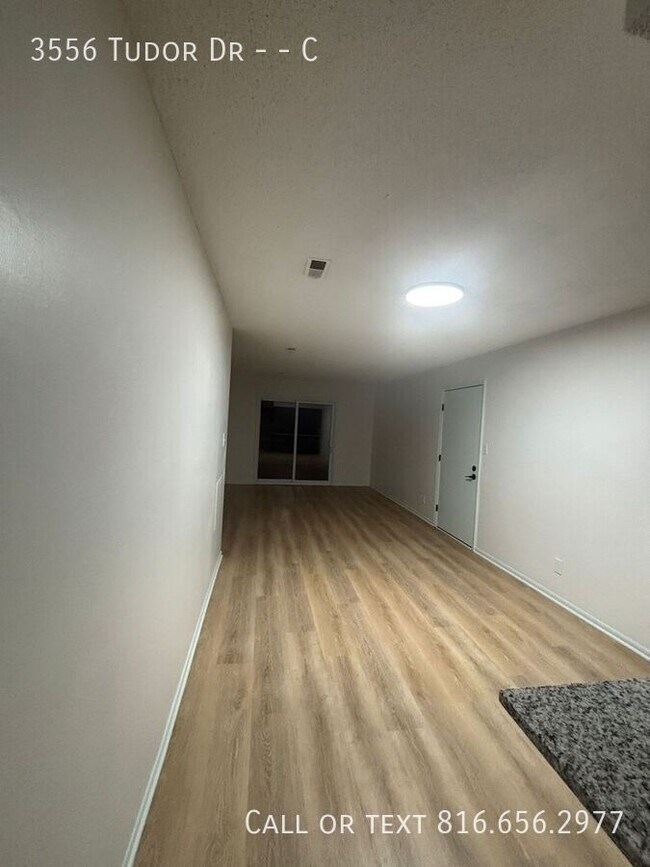 Building Photo - 3556 Tudor Dr