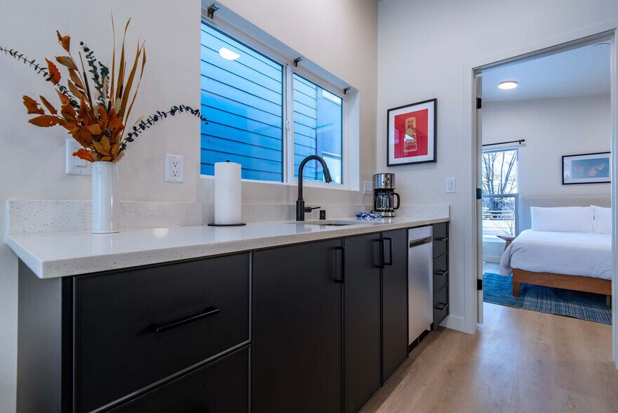 Building Photo - 27 4th St E