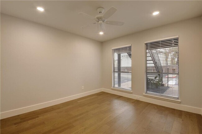 Building Photo - 909 Reinli St