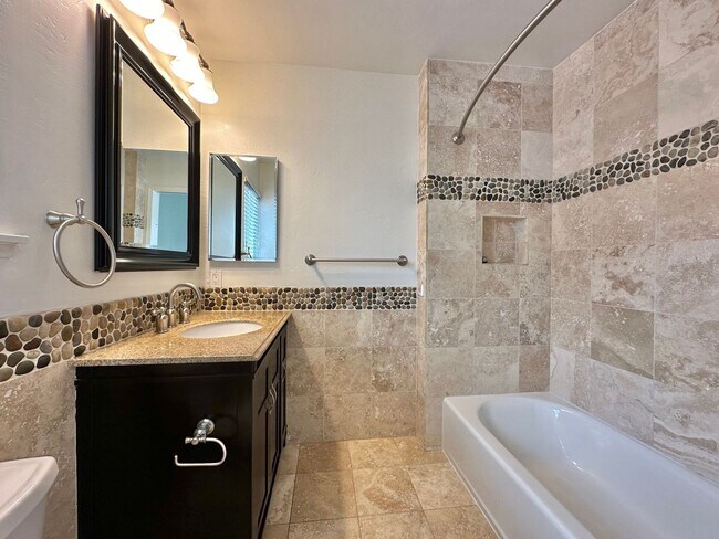 Building Photo - Desirable Tri-level Townhome in Carlsbad!