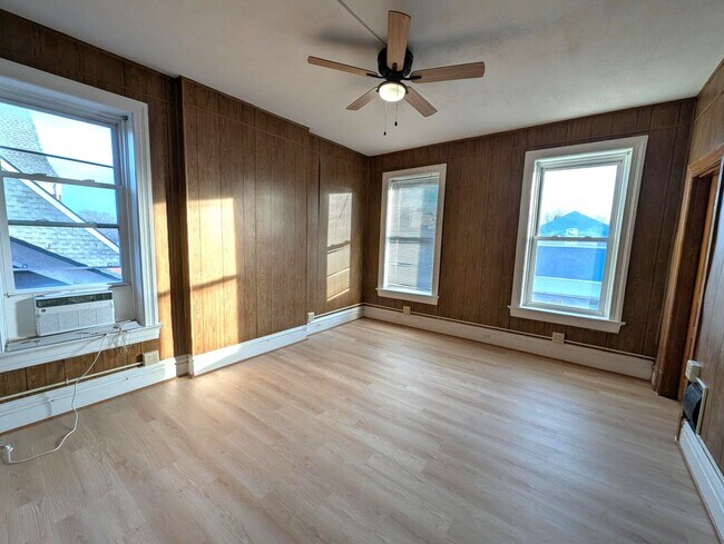 Building Photo - Historic Charm, Modern Comfort & a Killer Location