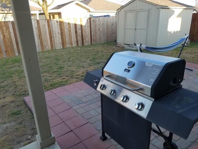 BBQ + Courtesy Propane - 130 Easy St