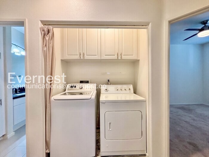 Building Photo - 10796 Sabre Hill Dr