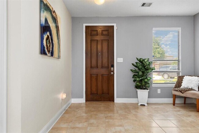 Building Photo - 914 Bandon Ln