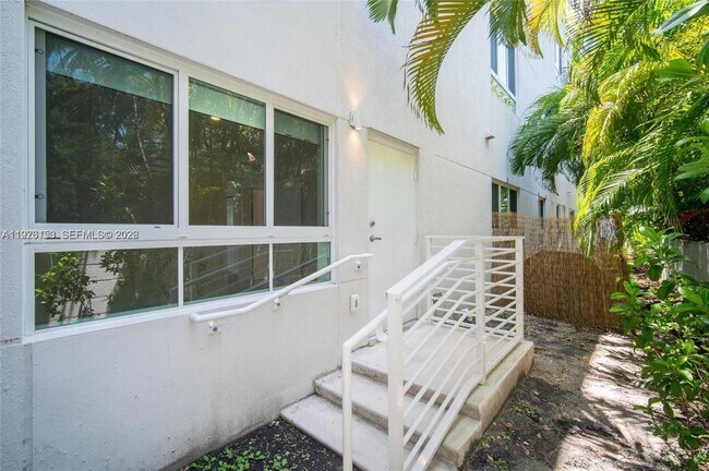 Building Photo - 2561 NE 193rd St