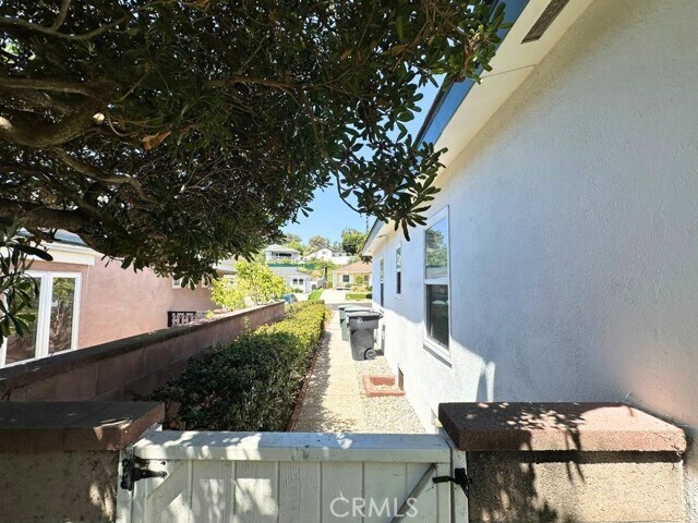 Building Photo - 23514 Susana Ave