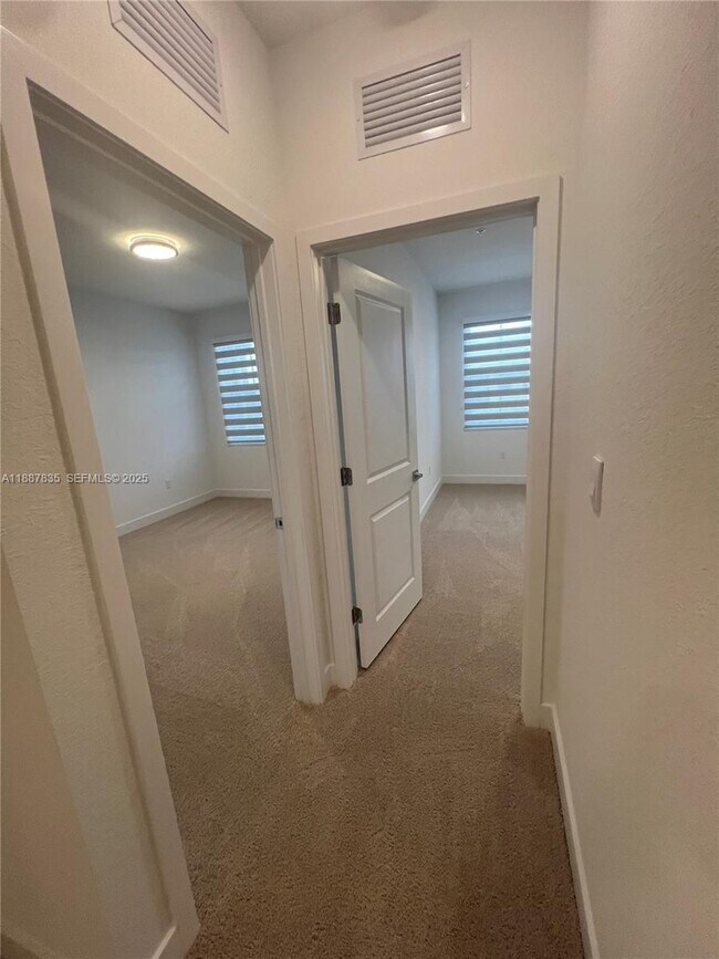 Building Photo - 141 SW 171st Ave