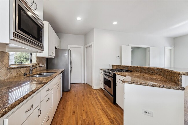 Building Photo - 9710 Riddlewood Ln