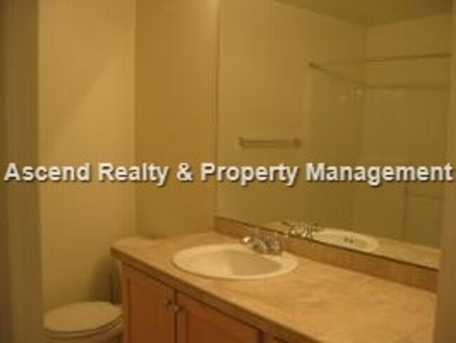 Building Photo - Sexton Crest Townhome Open Floor Plan 2 Car Tandem Attached Garage Available Mid March