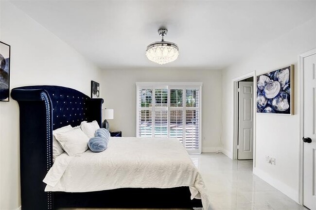 Building Photo - 1129 NE 2nd Ave