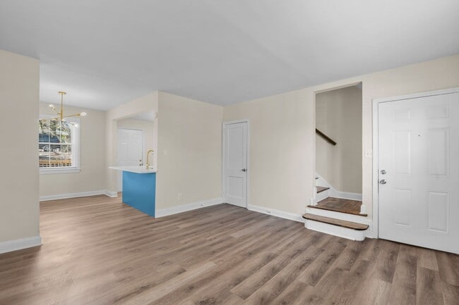 Building Photo - Spacious 1 Bedroom Duplex in Trinity Park, blocks from Duke! - Renovated & Pet Friendly