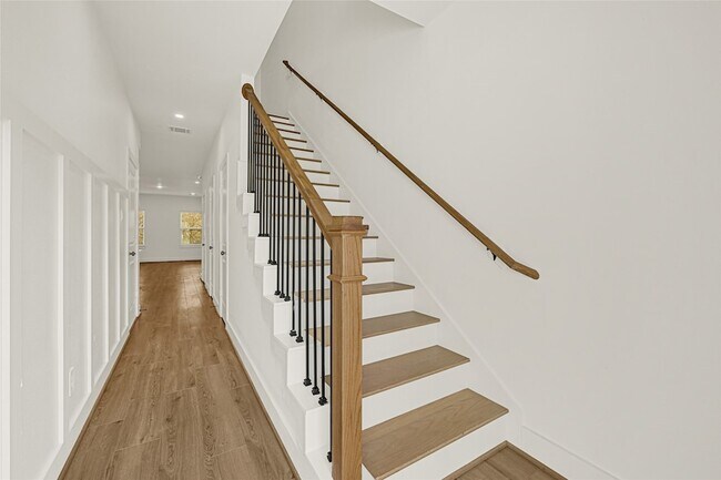 Building Photo - 1405 E 33rd St