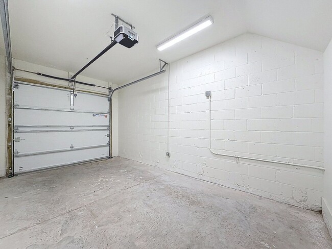 Building Photo - 336 14th St N