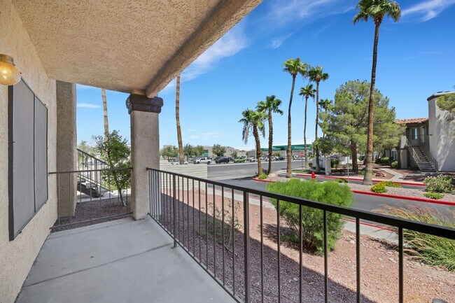 Building Photo - Renovated Downstairs 2 Bedroom Condo