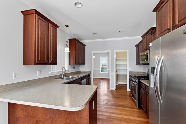 Building Photo - 147 Watersedge Ln