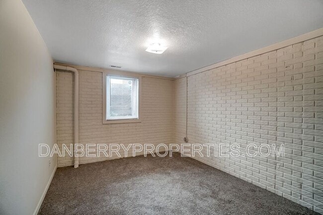 Building Photo - 3618 Willow Run Dr