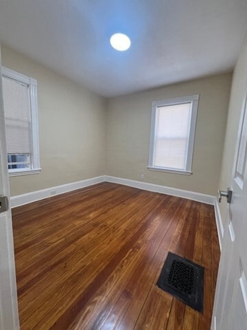 Building Photo - 24 Harlem St