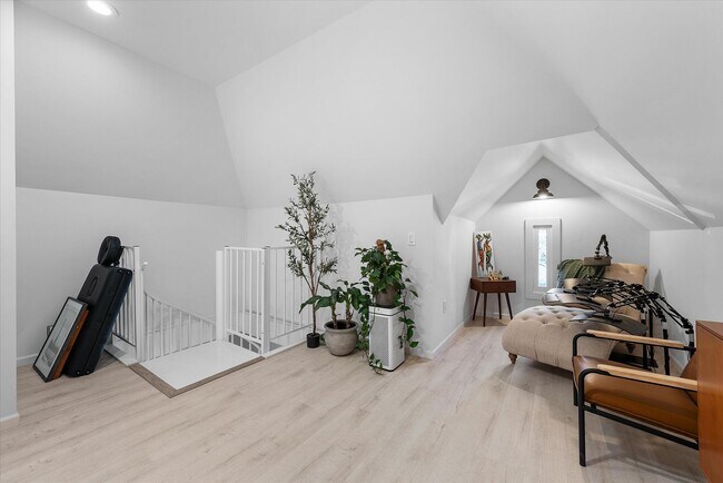 Building Photo - 2509-2511 N Cramer St