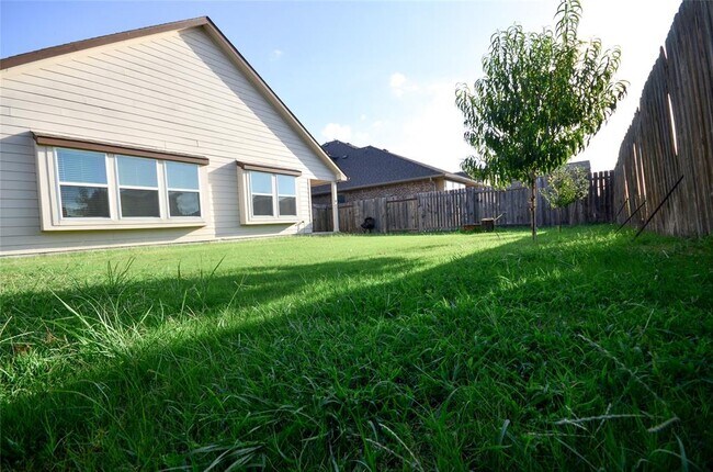 Building Photo - 5632 Sabbia Dr