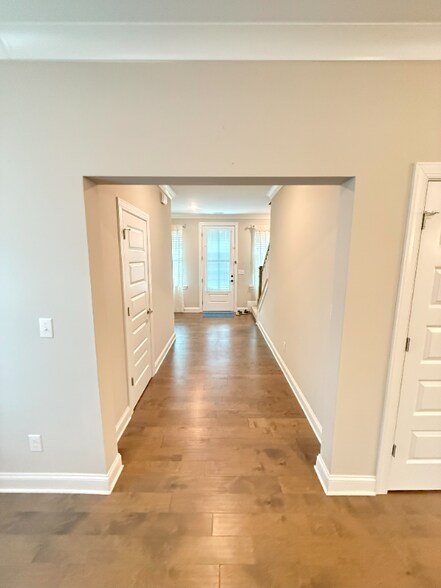 Building Photo - 155 Goldenrod Cir
