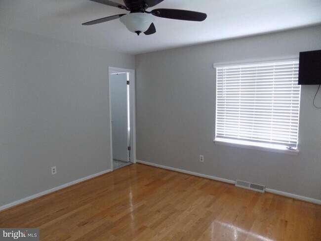 Building Photo - 313 Glenville Rd