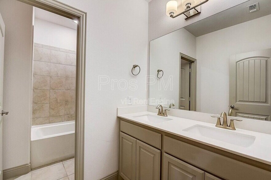 Building Photo - 4145 Sechrist Dr