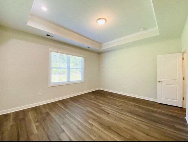 Building Photo - Lovely Three Bedroom Home Located in Lawto...