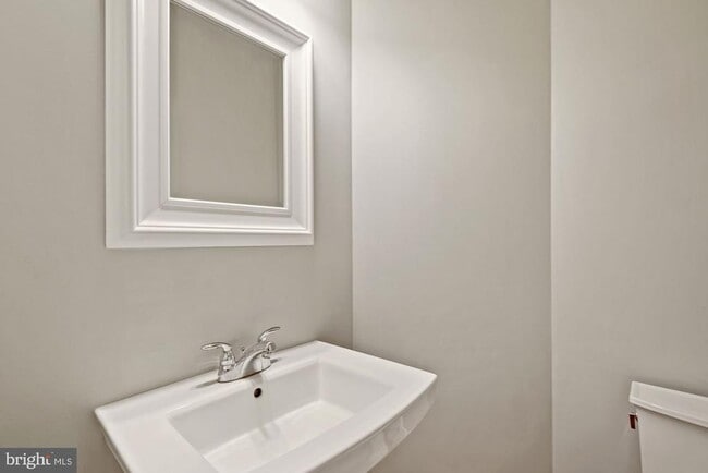 Building Photo - 2735 Cassedy St