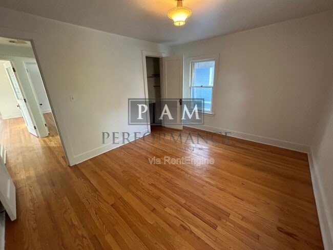 Building Photo - 1528 N Hawley Rd