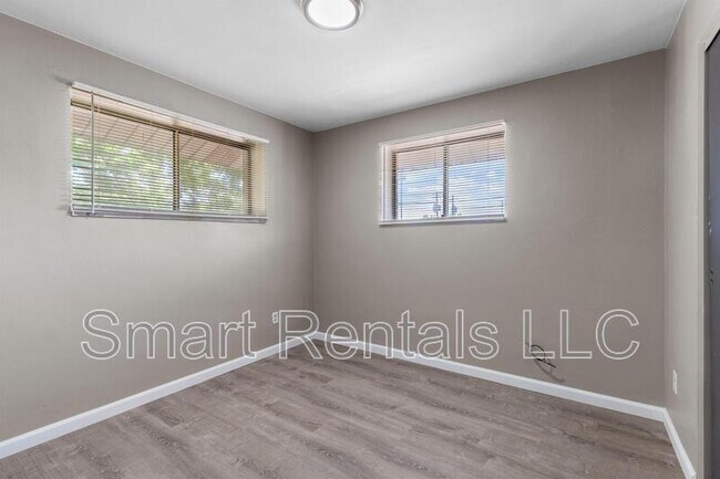Building Photo - 491 S Holmes Ave