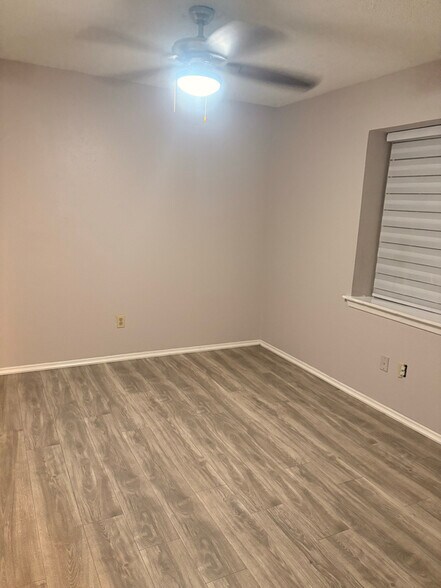 Building Photo - 2914 S Fielder Rd