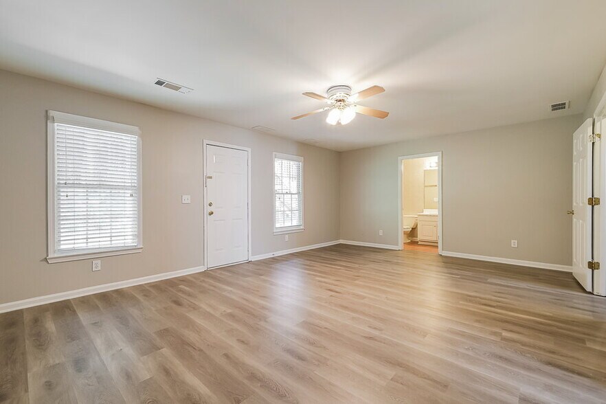 Building Photo - 605 Oxford Crest Ct NW