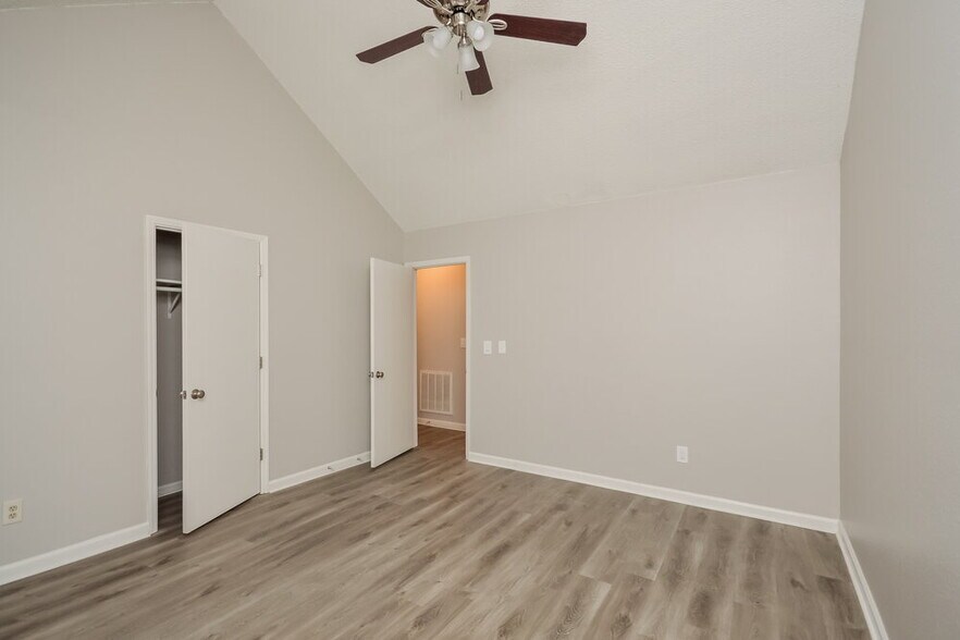 Building Photo - 1612 Picadilly Ct NE