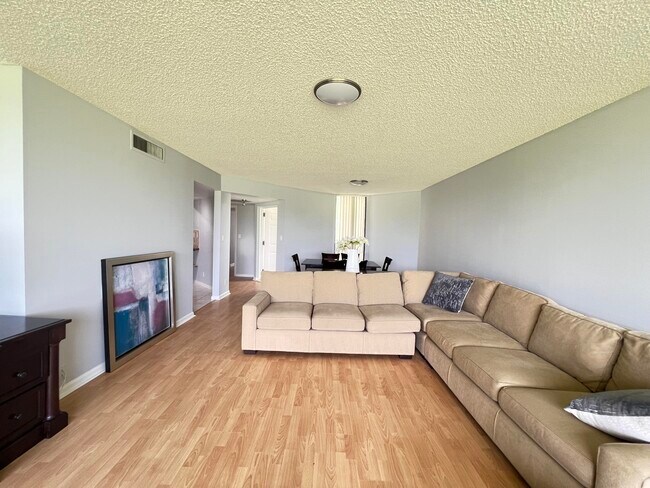 Building Photo - 6417 La Costa Dr