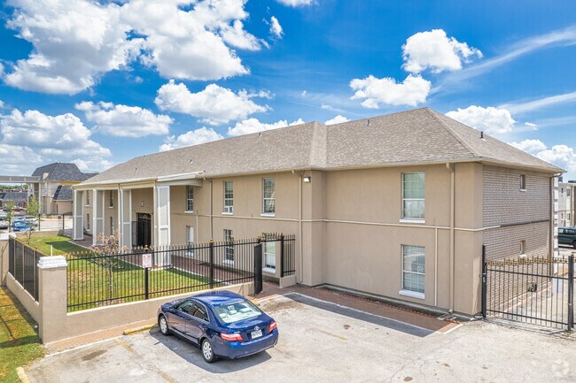 Front Face of Building - Alta Vista