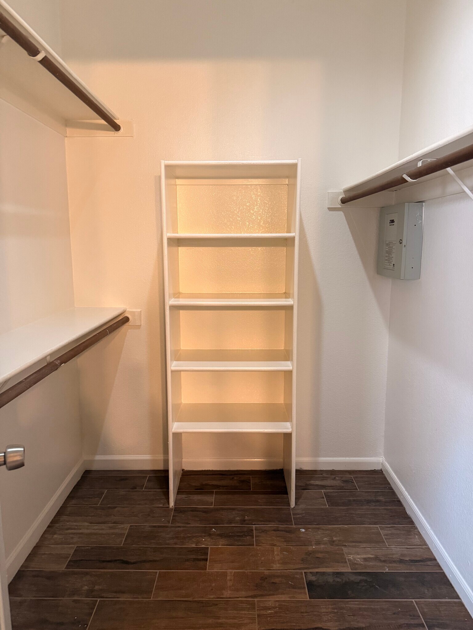 Building Photo - 10243 W Reade Ave