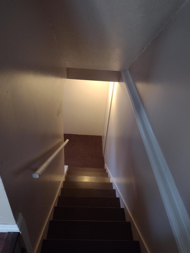 Building Photo - 1127 9th W Ave