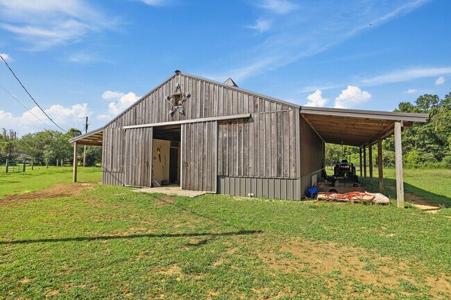 Building Photo - 510 Bruce Rd