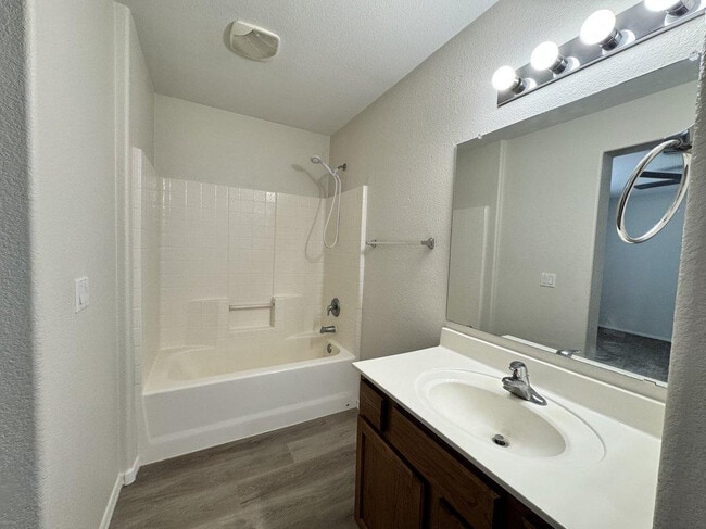 Building Photo - 46067 W Sheridan Rd