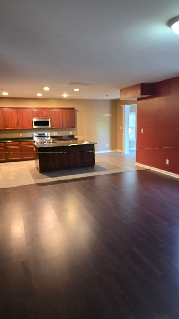 Building Photo - Spacious 4-Bedroom Home in Fiddlers Glenn ...