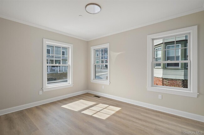 Building Photo - 5 Edgemont Rd