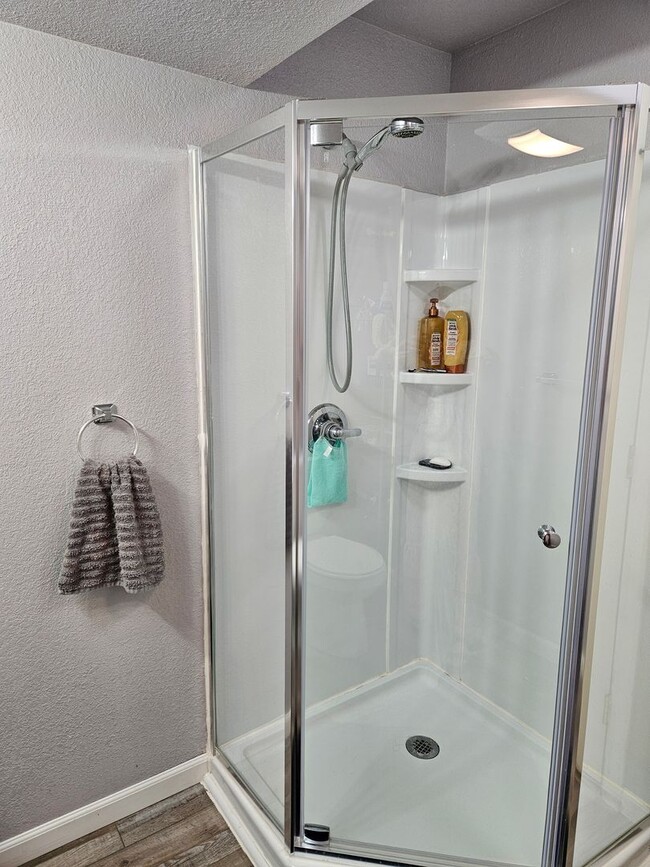 Building Photo - 2402 Lagoon Ct