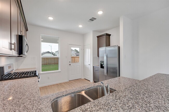 Building Photo - 21407 Austell Pond Dr