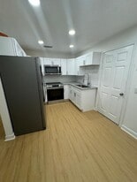 Building Photo - 2611 Sunny Acres Dr N