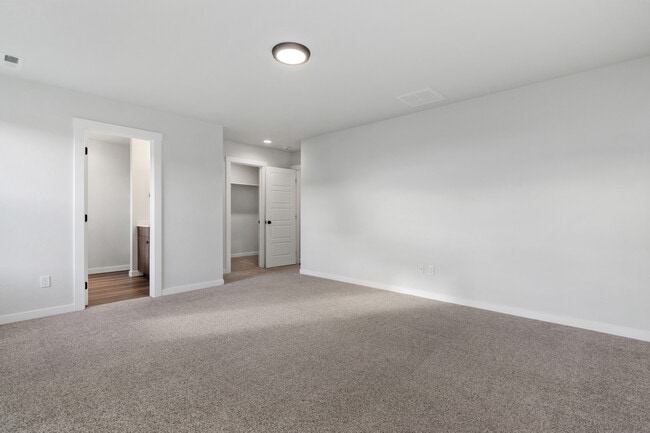 Building Photo - 7113 S Old Farm Ave