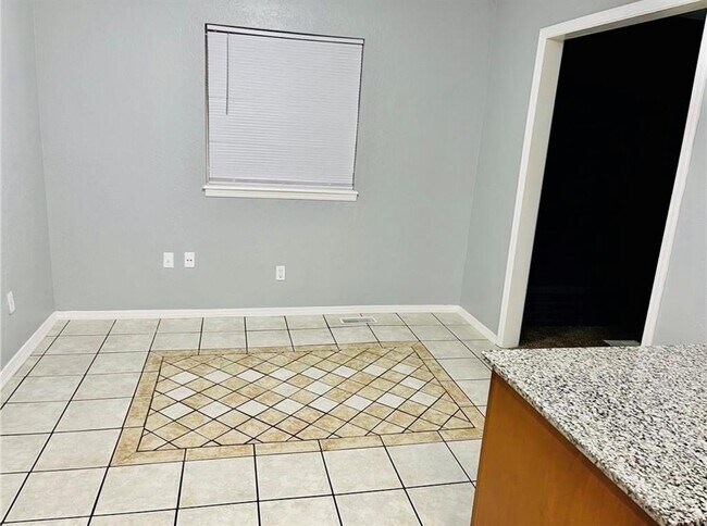 Building Photo - 11717 N Francis Ave