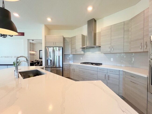 Building Photo - 10711 Aqua Ct