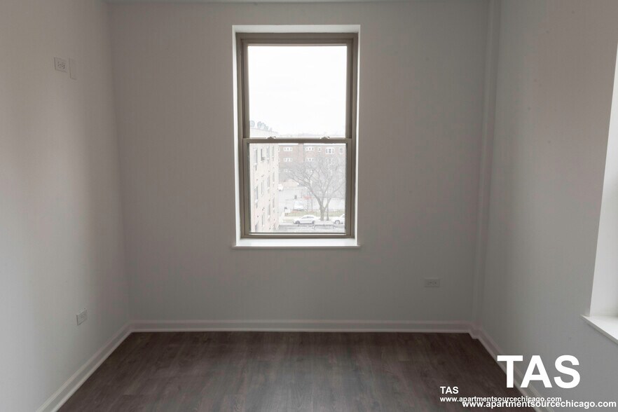 Building Photo - 940 W Winona St