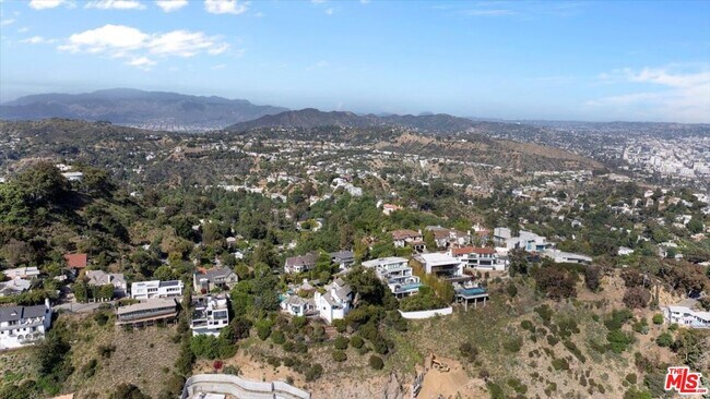 Building Photo - 8809 Appian Way