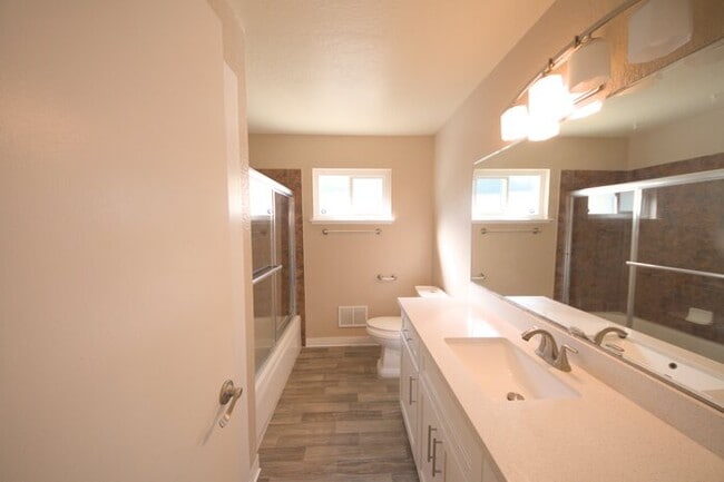 Building Photo - Pittsburg 3 bed/2 bath single family house for rent